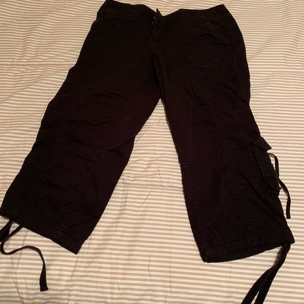 Black Capri cargo pants